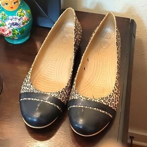 Crocs Women’s Shoe Cap Toe Leopard Print